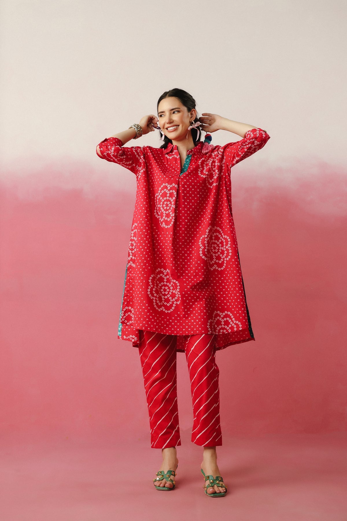 Pink Bandhej Anti-Fit/Lose-Fit Kurta with Pants