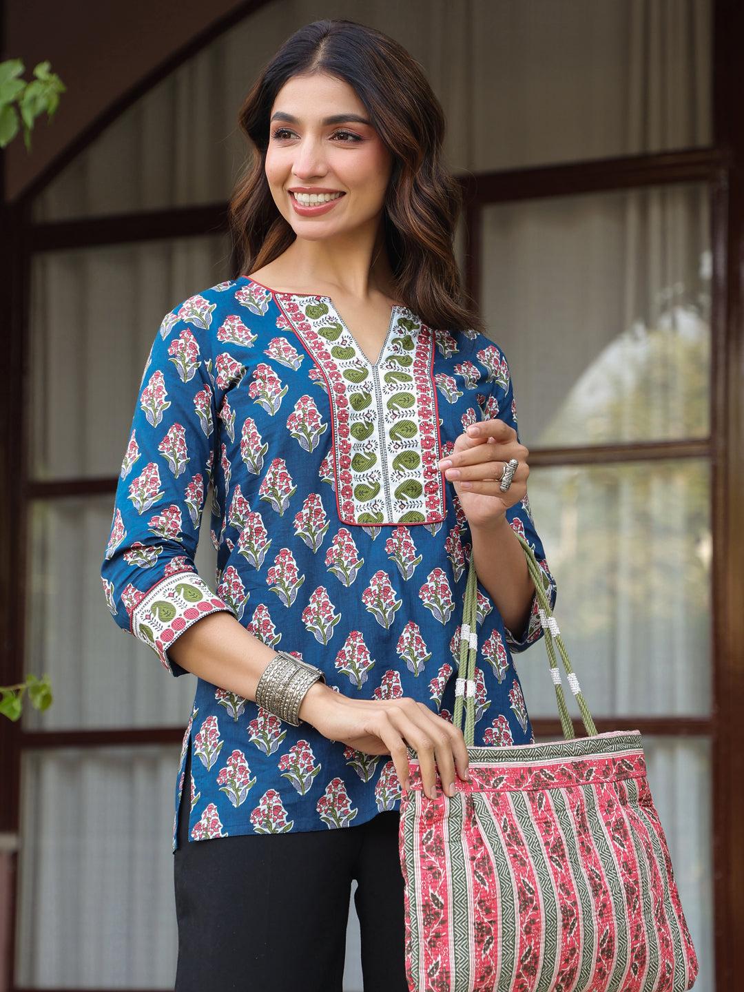 Pink Border Shoulder Bag with Zip