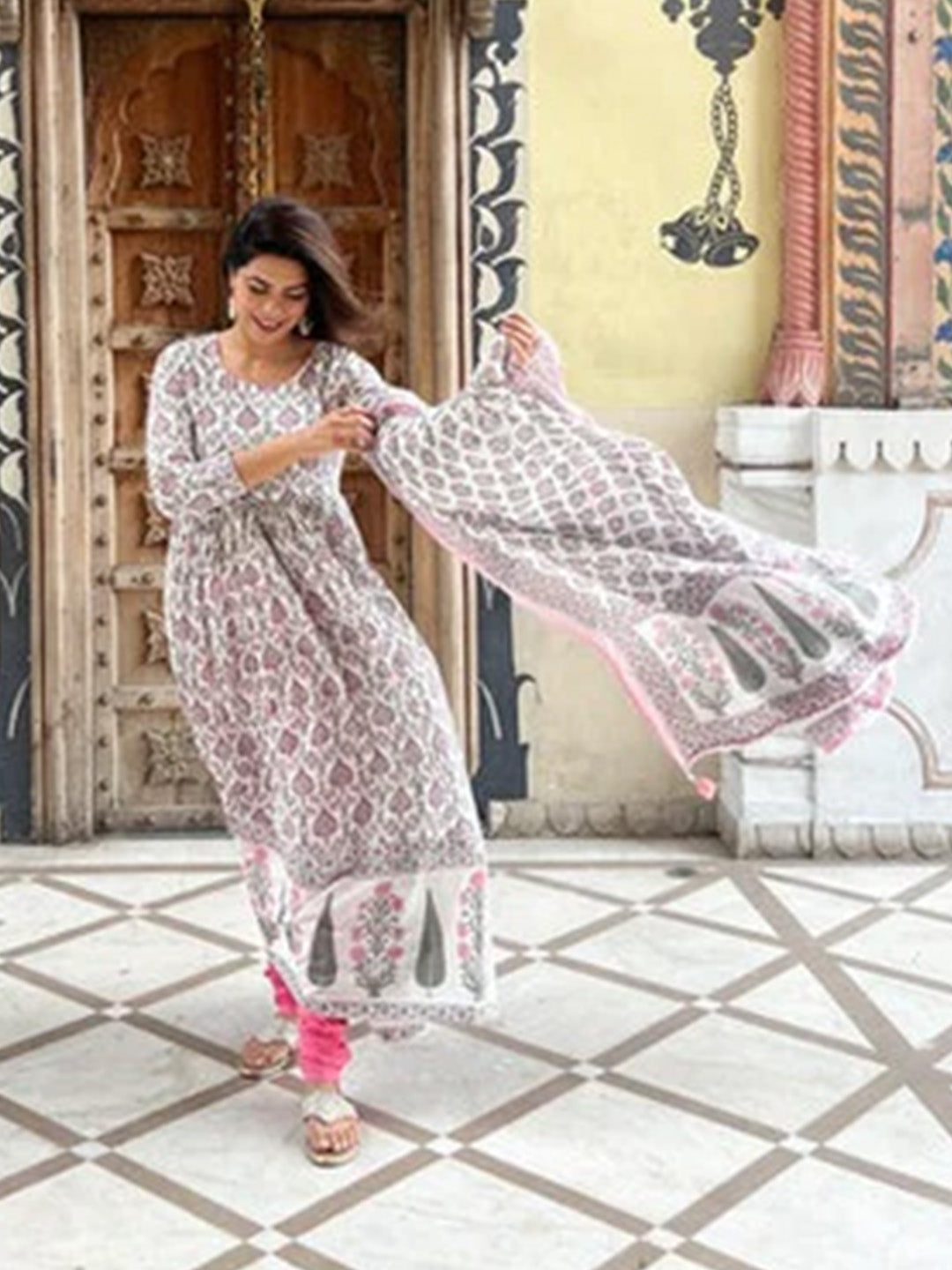 Leylani Kurta Set | Pink Floral