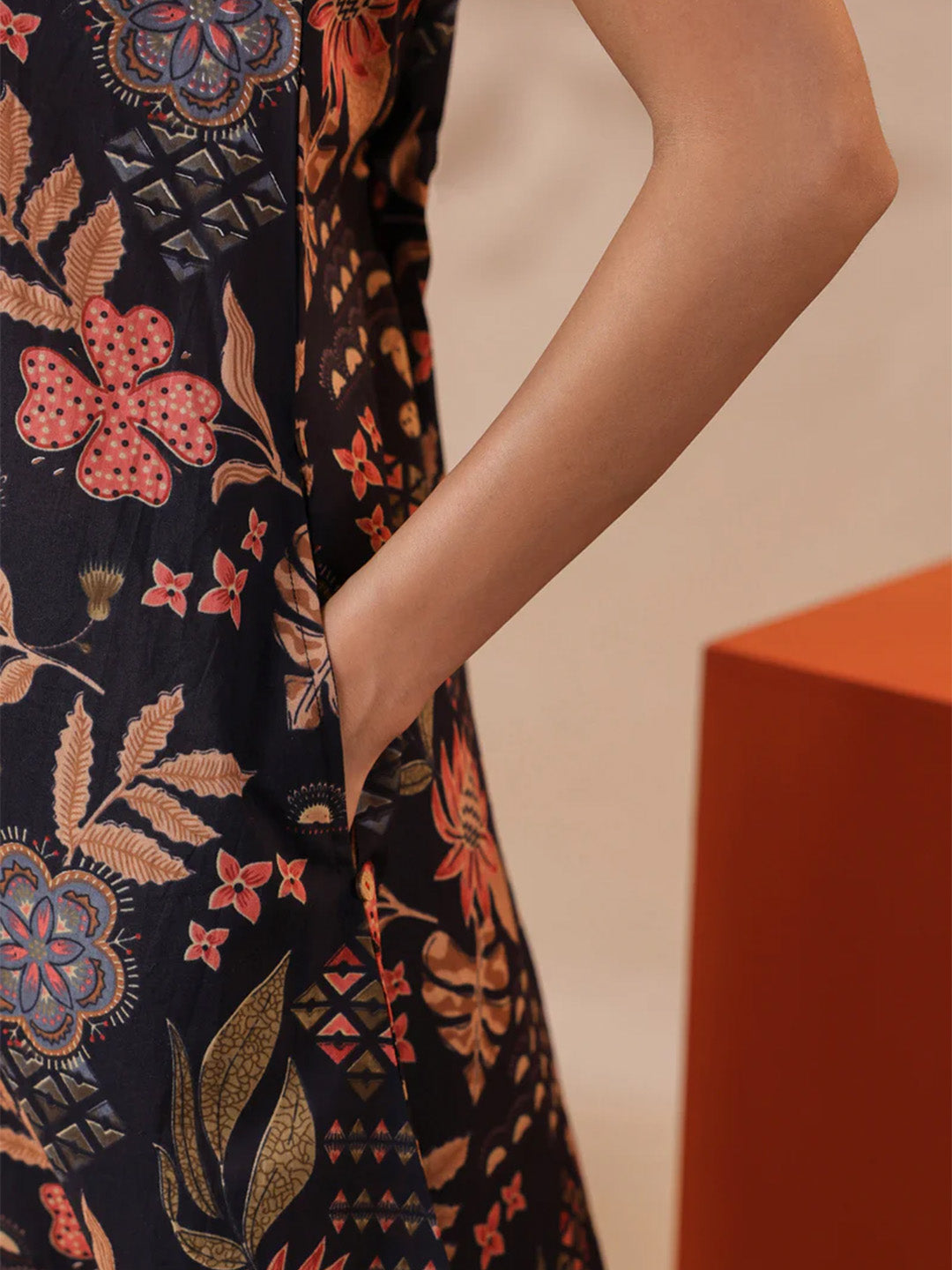 Black Printed Sleeveless Cotton Kurta & Pants Set